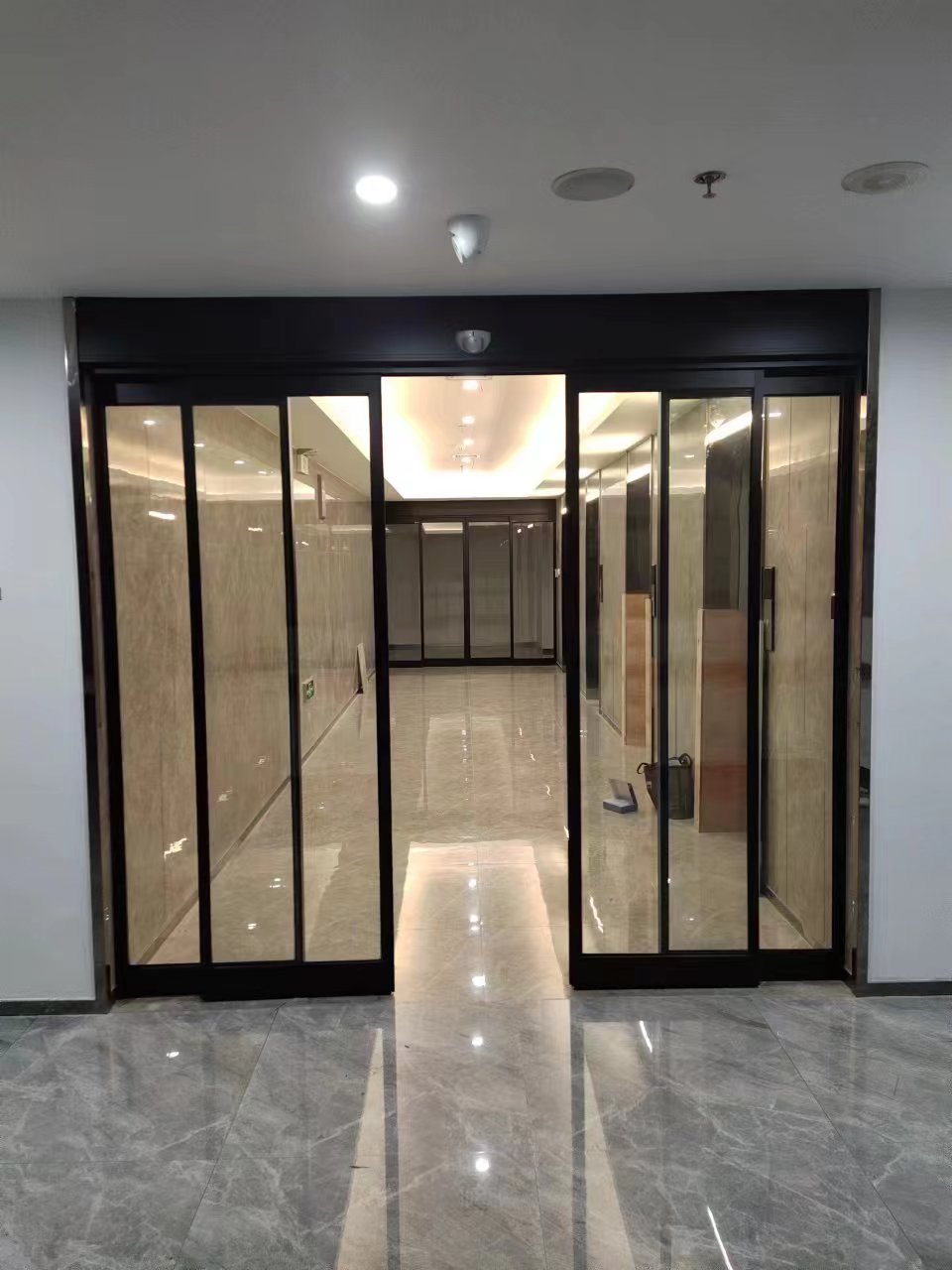 通州区玻璃伸缩门